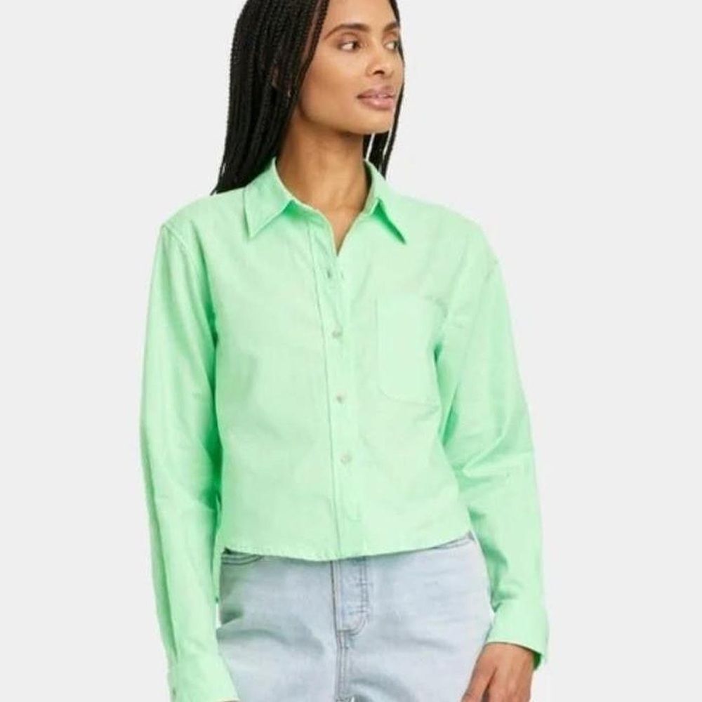 Universal Thread Green Cropped Fit Long Sleeve Collared Button Down Shirt Medium
